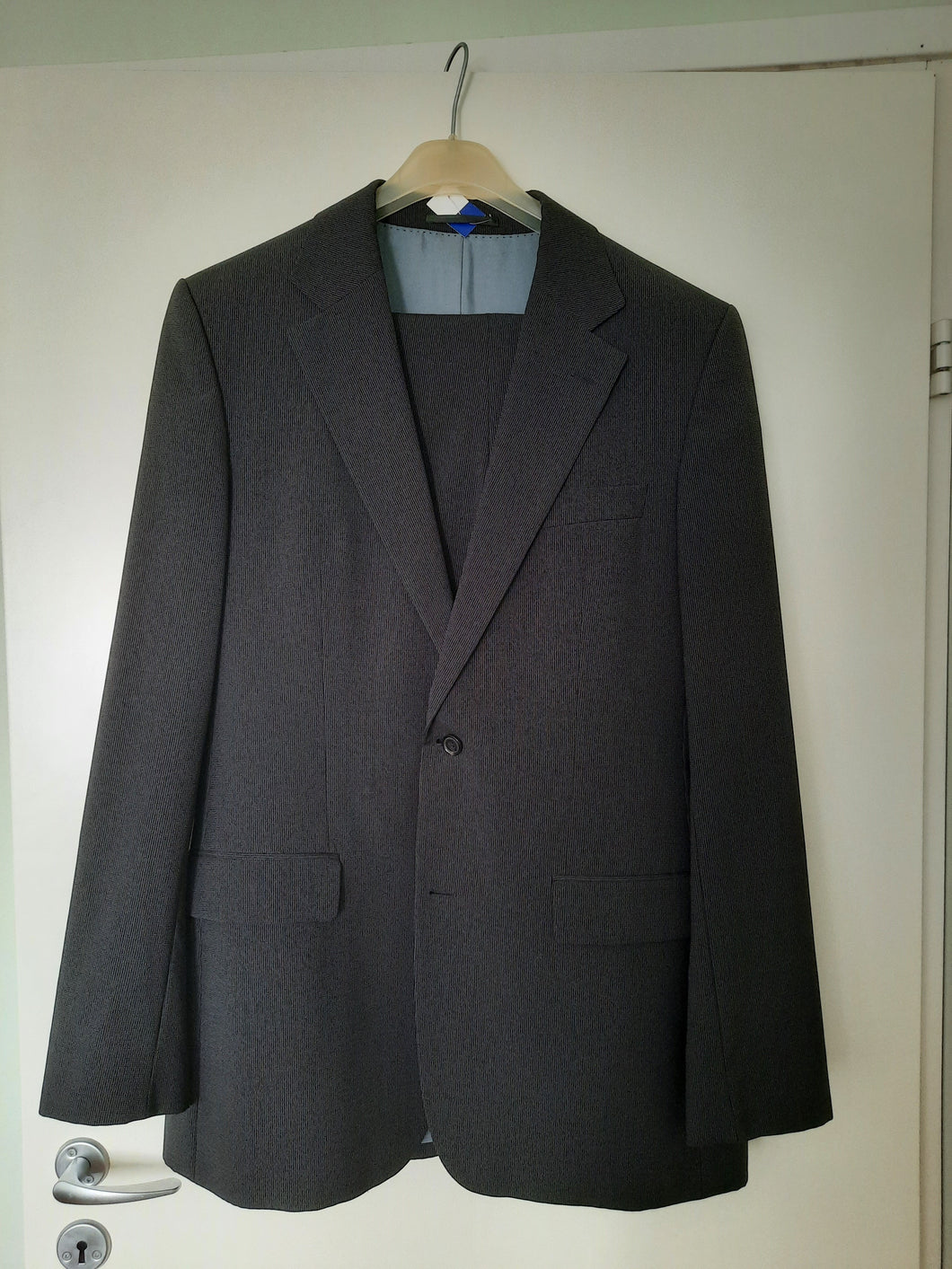 Hugo Boss meeste ülikond tumehall suurus L (pikkusele 190) Kasutatud