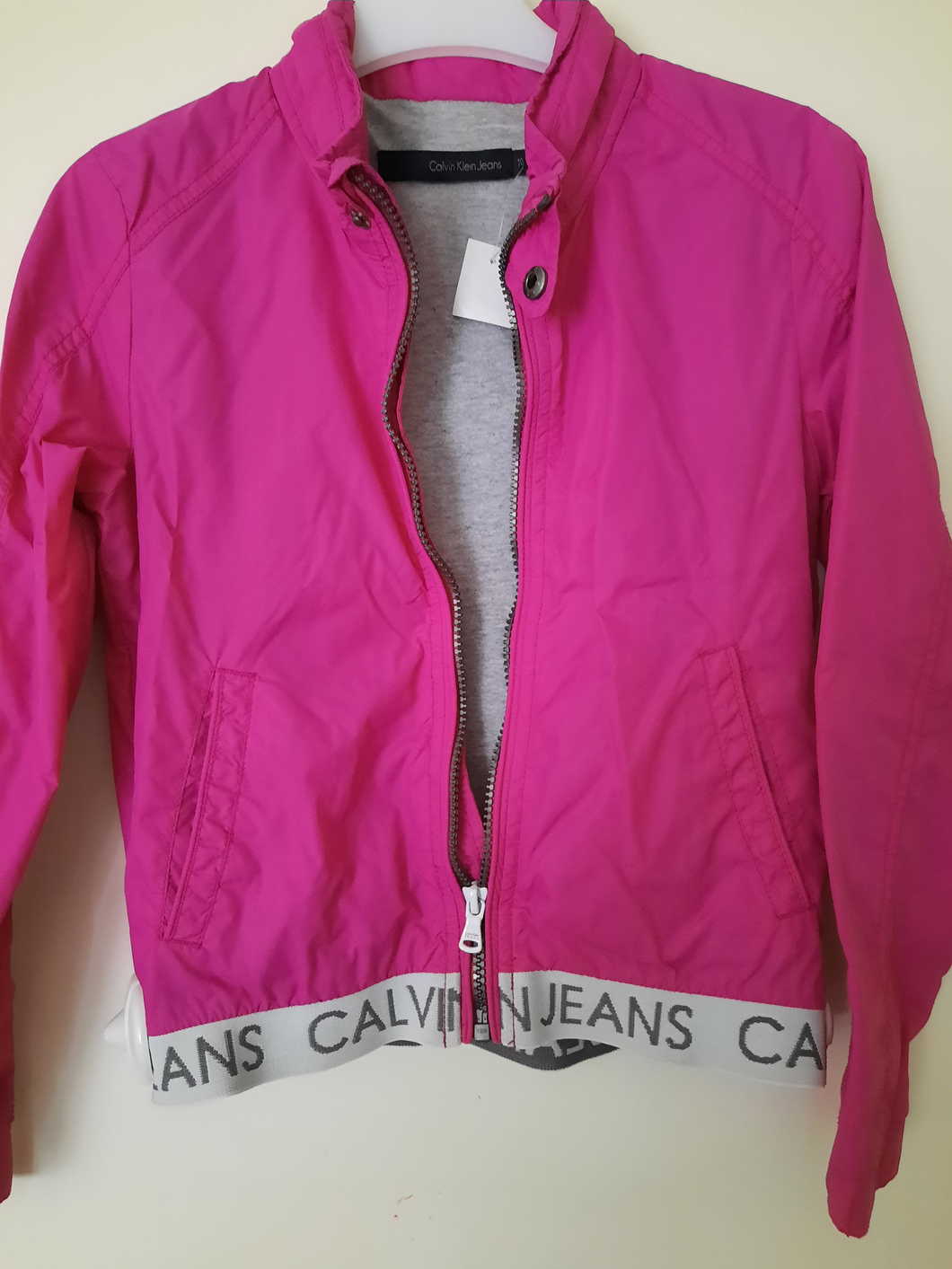 Calvin Klein laste tuulejope roosa suurus 10 (sobib pigem 7-8 a) Vähekasutatud